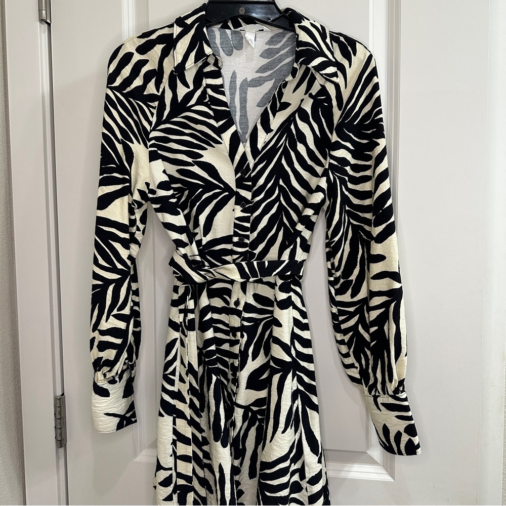 H&M Black and Cream Long Sleeve Dress